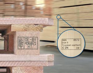 Kennzeichnung auf Holz, Chipboard Holzpalette mit Aufschrift, Bildausschnitt Chipboard